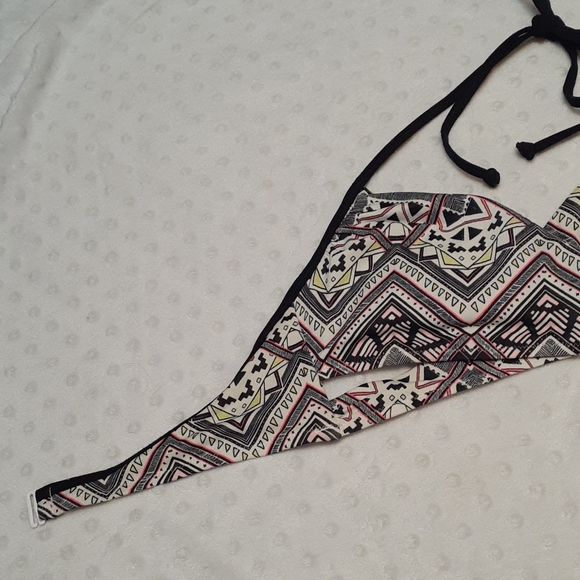 VICTORIA SECRET PINK BIKINI TOP SIZE MEDIUM - Picture 8 of 13